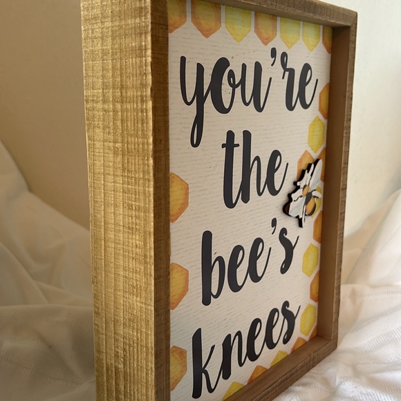 ‘Bee’ decor. “You’re the bee’s knees”. - Picture 2 of 7